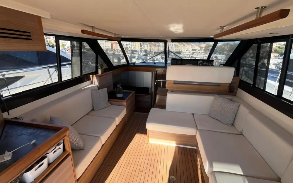 slider 22 Sealine  F 42