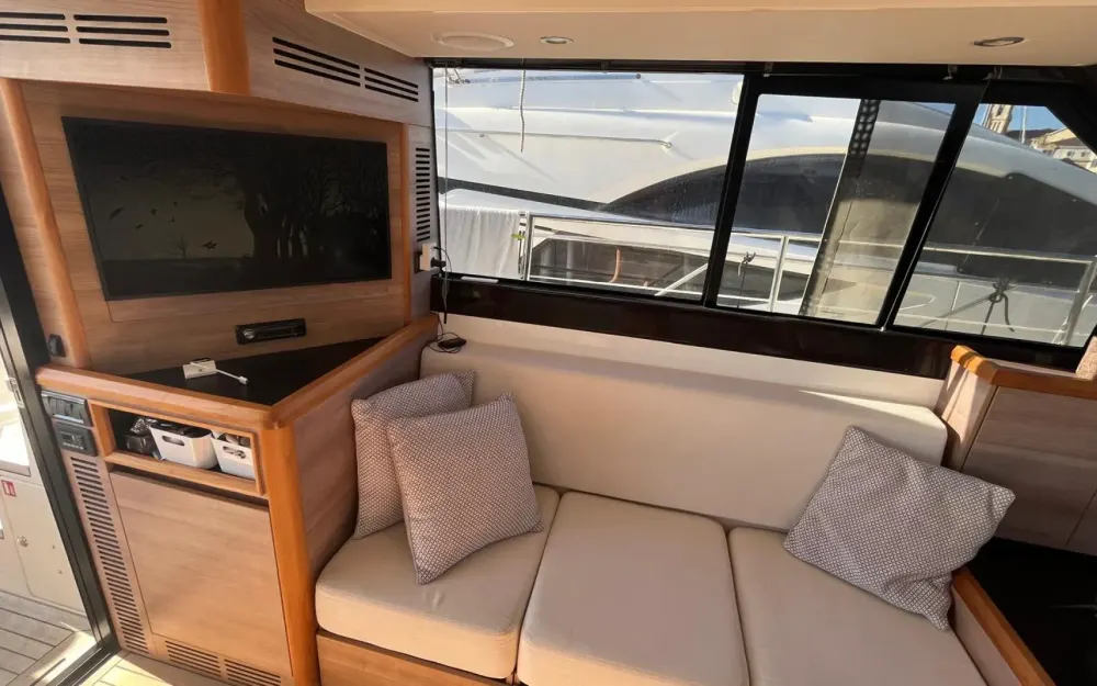 slider 23 Sealine  F 42