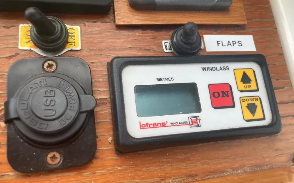 slider 25 Beneteau Antares 760