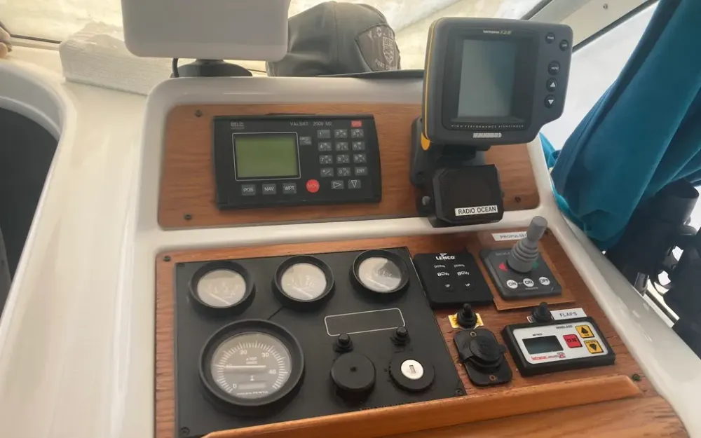 slider 26 Beneteau Antares 760