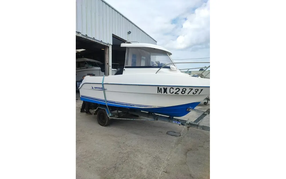 slider 4 Quicksilver  500 Pilothouse