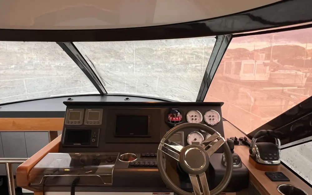 slider 10 Sealine  F 42