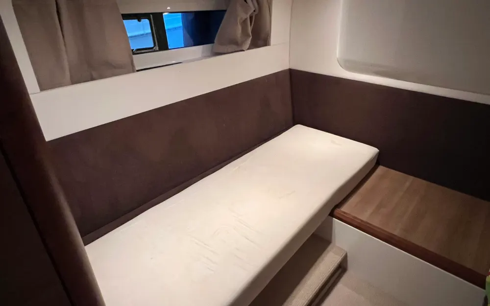 slider 17 Sealine  F 42