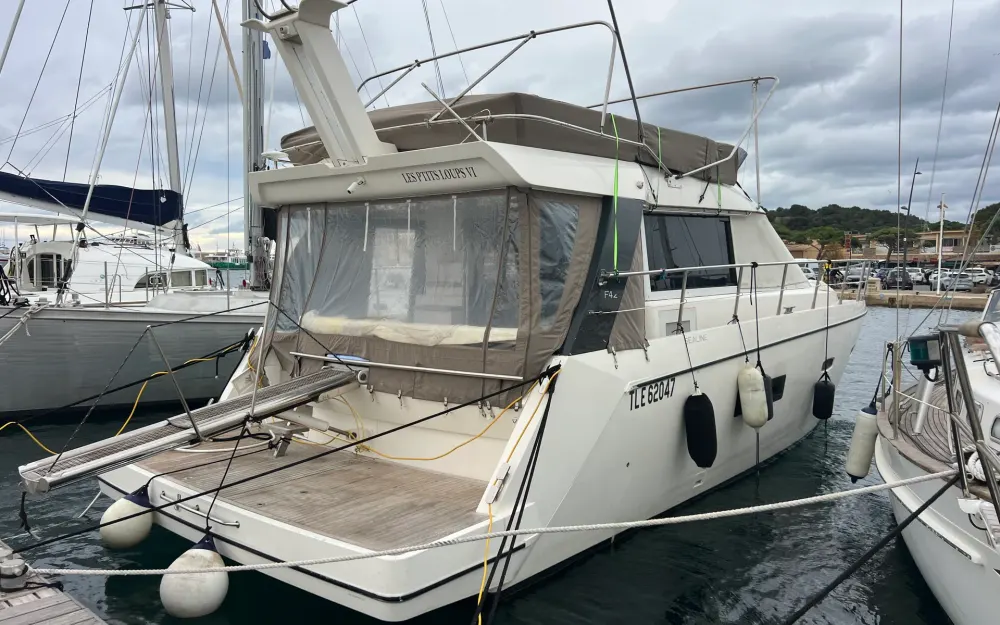 slider 23 Sealine  F 42