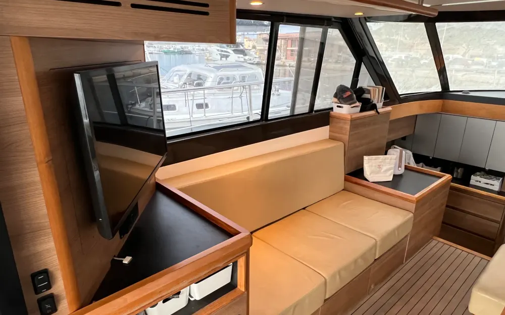 slider 8 Sealine  F 42