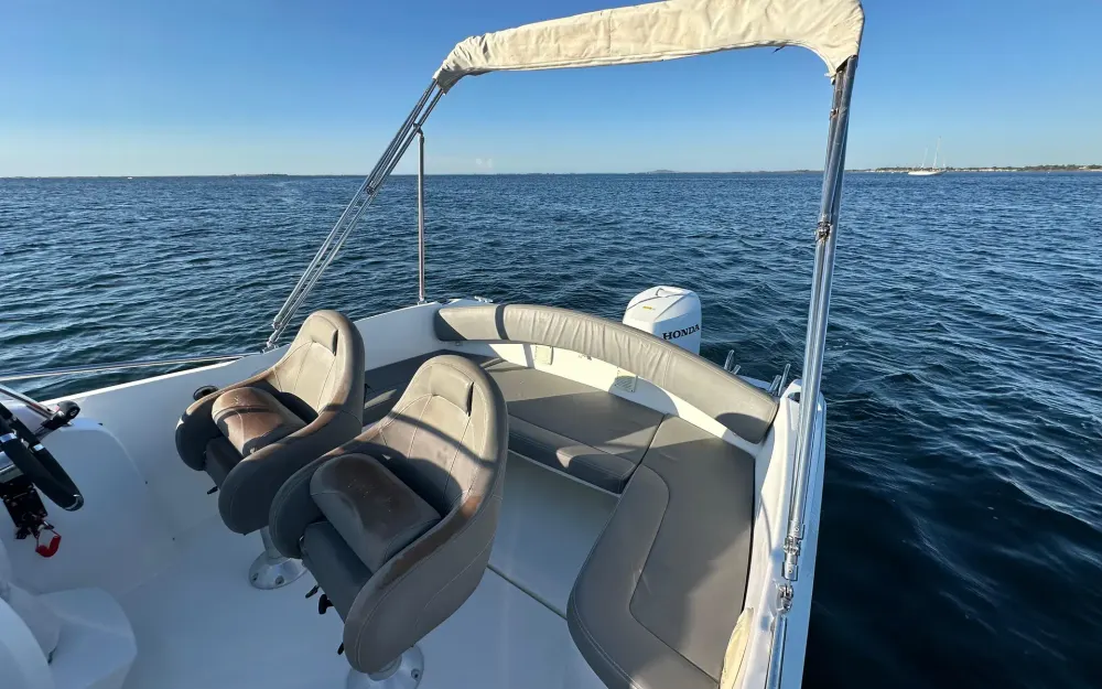 slider 4 Beneteau Flyer 650 Sun Deck