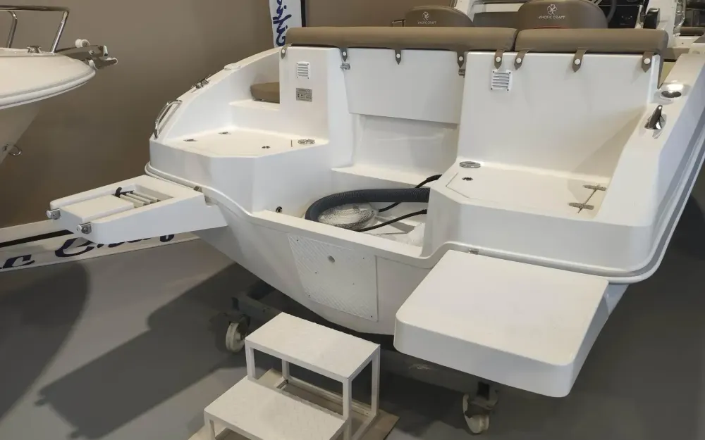 slider 7 Pacific Craft  630 SC