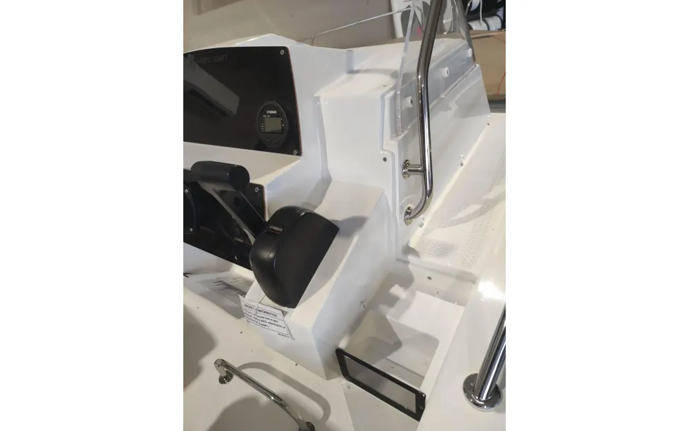 slider 9 Pacific Craft  630 SC
