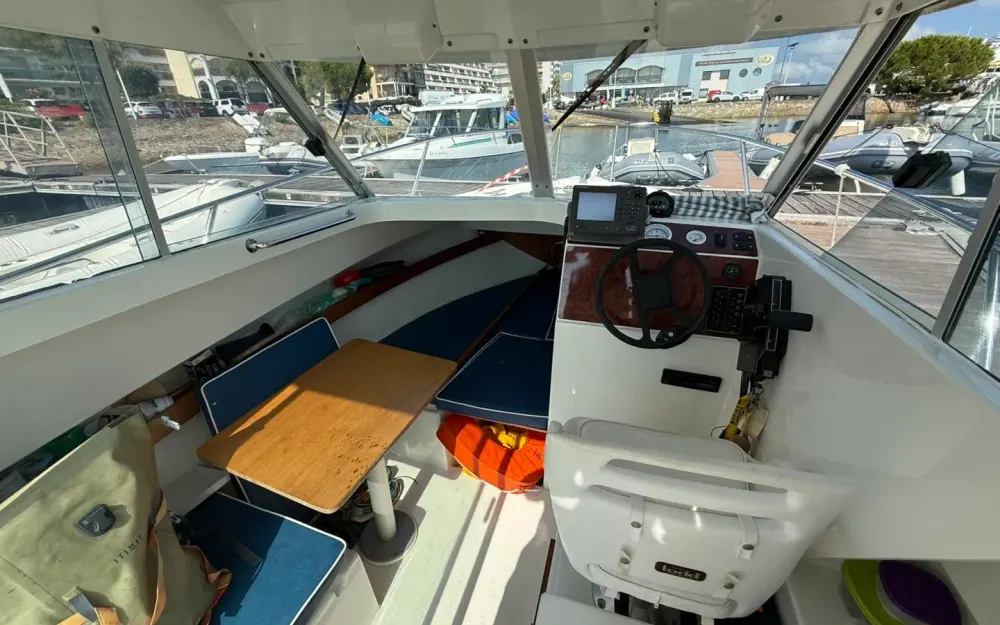 slider 10 Jeanneau Merry Fisher 610
