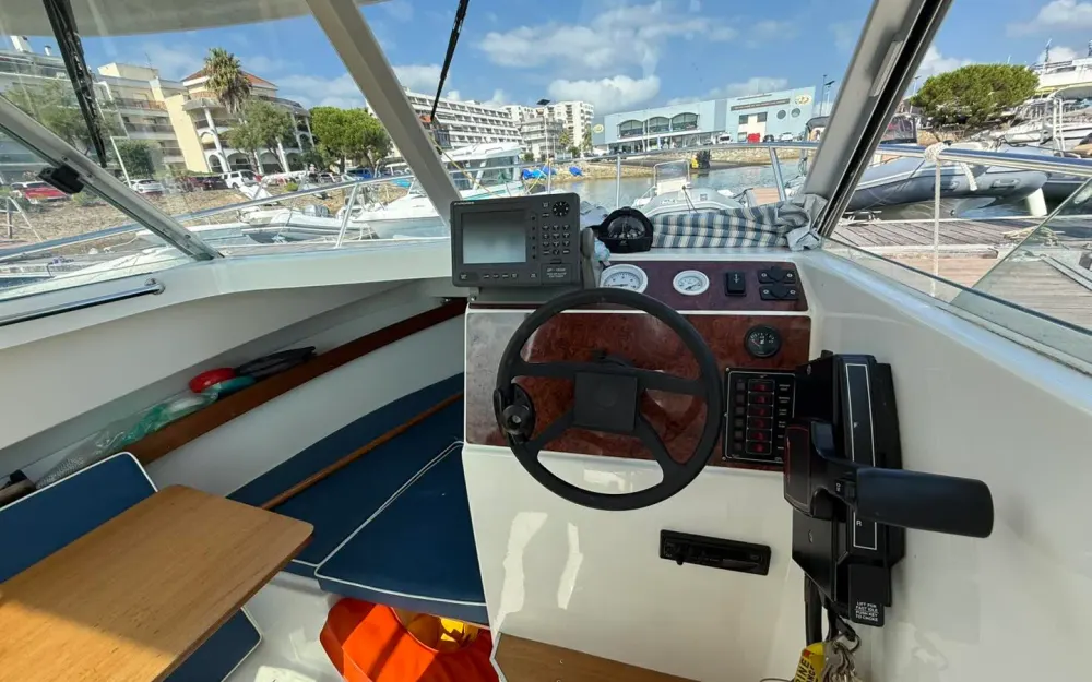 slider 6 Jeanneau Merry Fisher 610