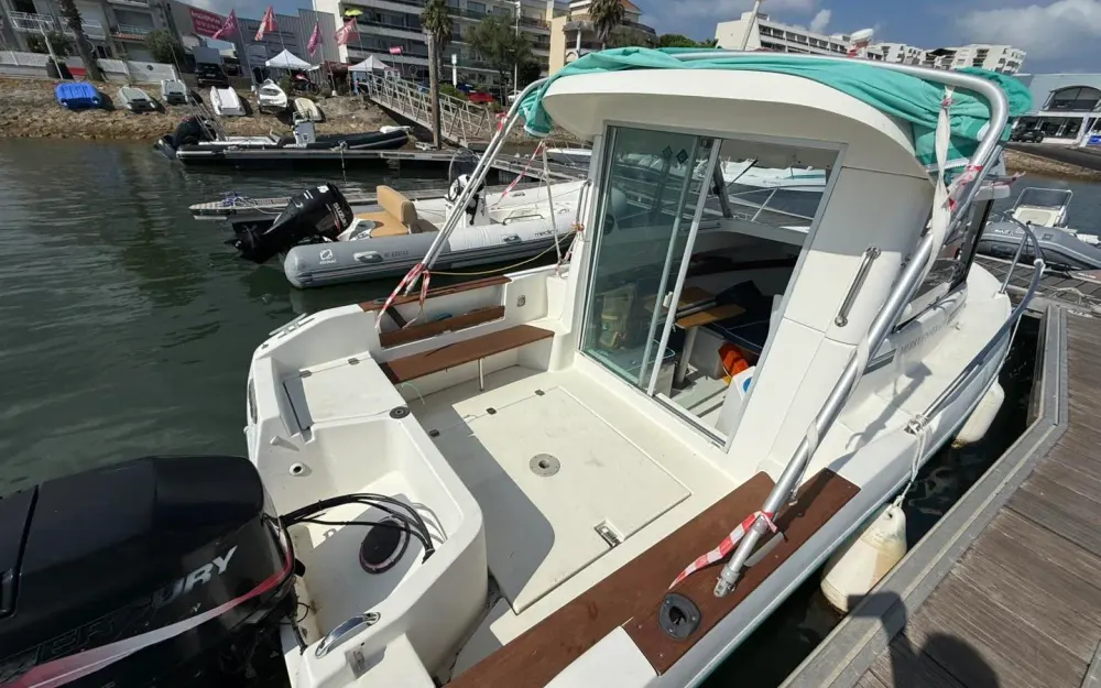 slider 3 Jeanneau Merry Fisher 610