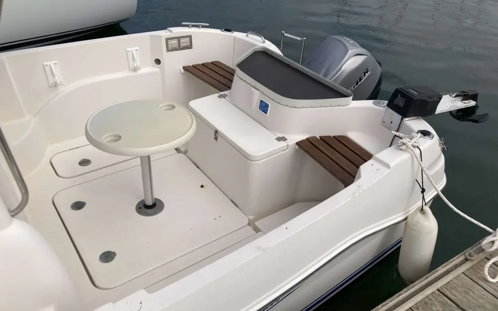 slider 1 Quicksilver  580 Pilothouse