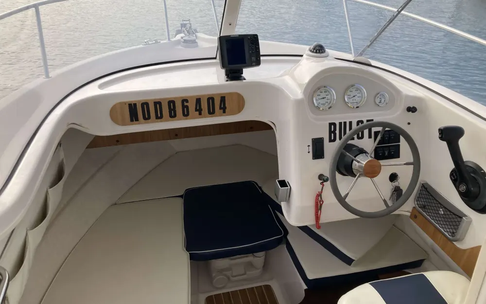 slider 2 Quicksilver  580 Pilothouse