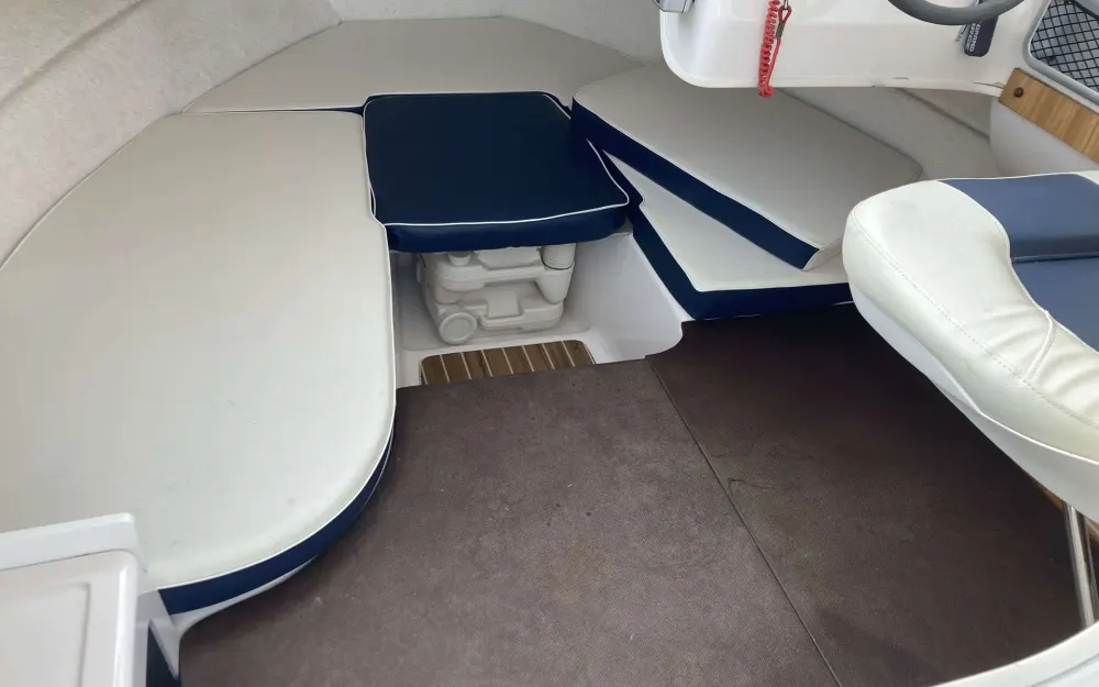 slider 4 Quicksilver  580 Pilothouse