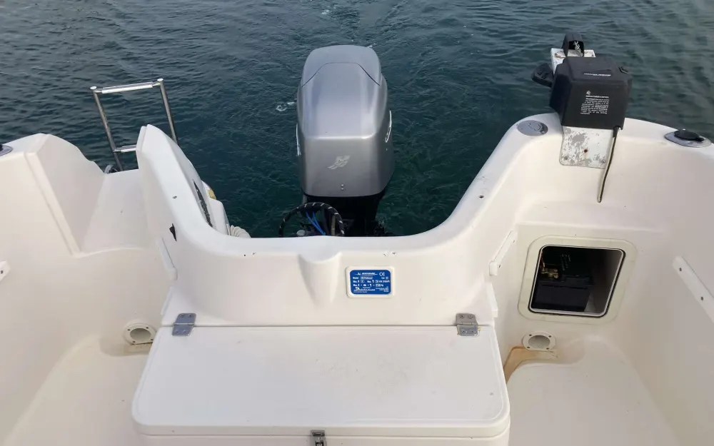 slider 6 Quicksilver  580 Pilothouse