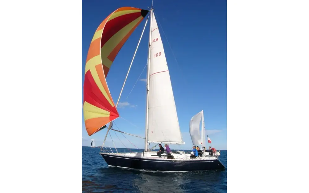 slider 7 Beneteau First 38