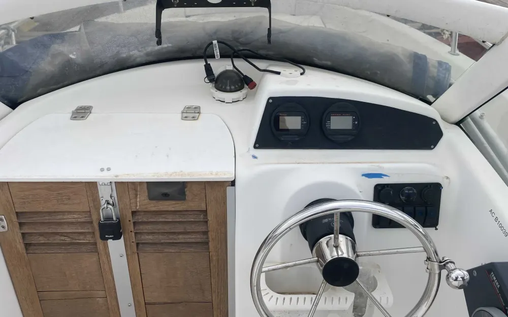 slider 1 Beneteau Ombrine 630