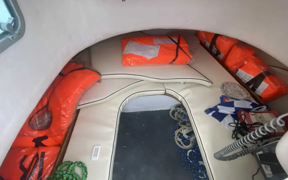 slider 4 Beneteau Ombrine 630