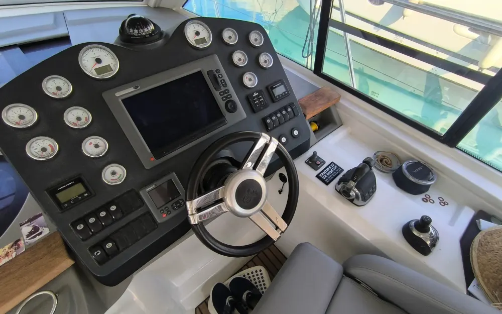 slider 4 Beneteau Flyer Gran Turismo 44