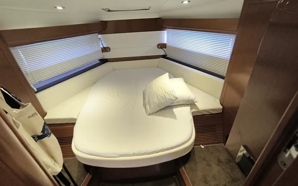 slider 5 Beneteau Flyer Gran Turismo 44