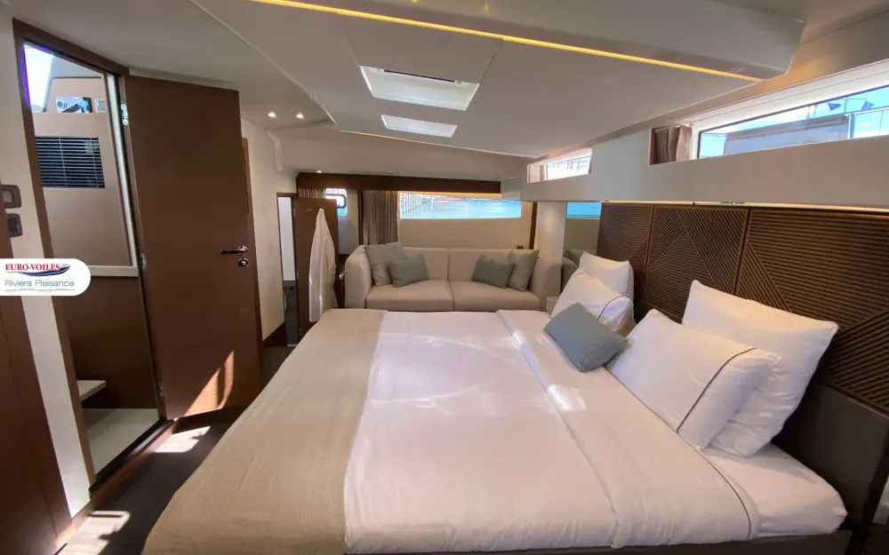 slider 11 Prestige Yachts M48