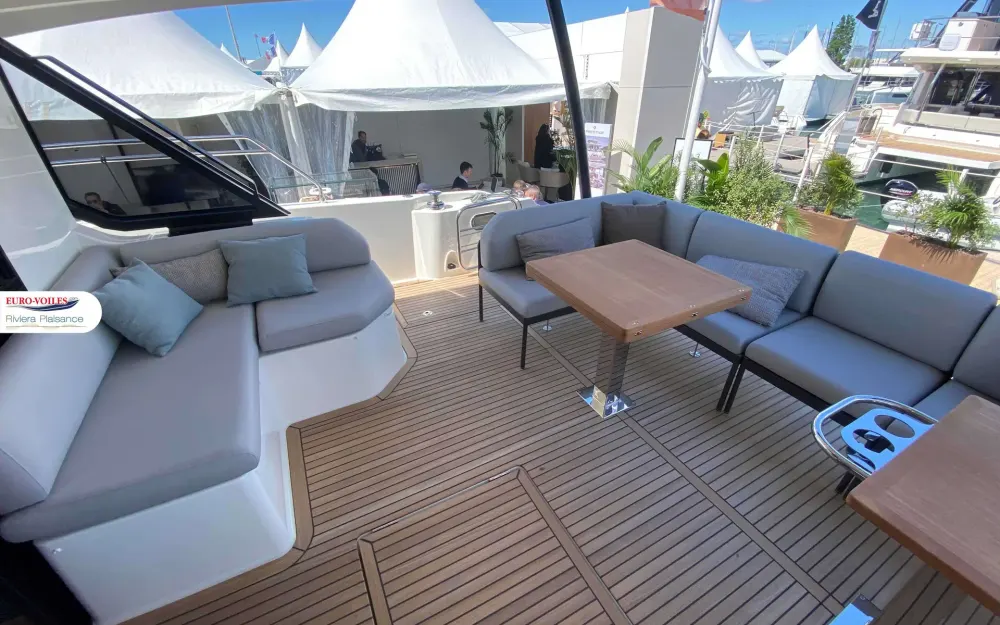 slider 5 Prestige Yachts M48