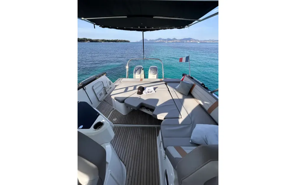 slider 2 Beneteau Flyer 10