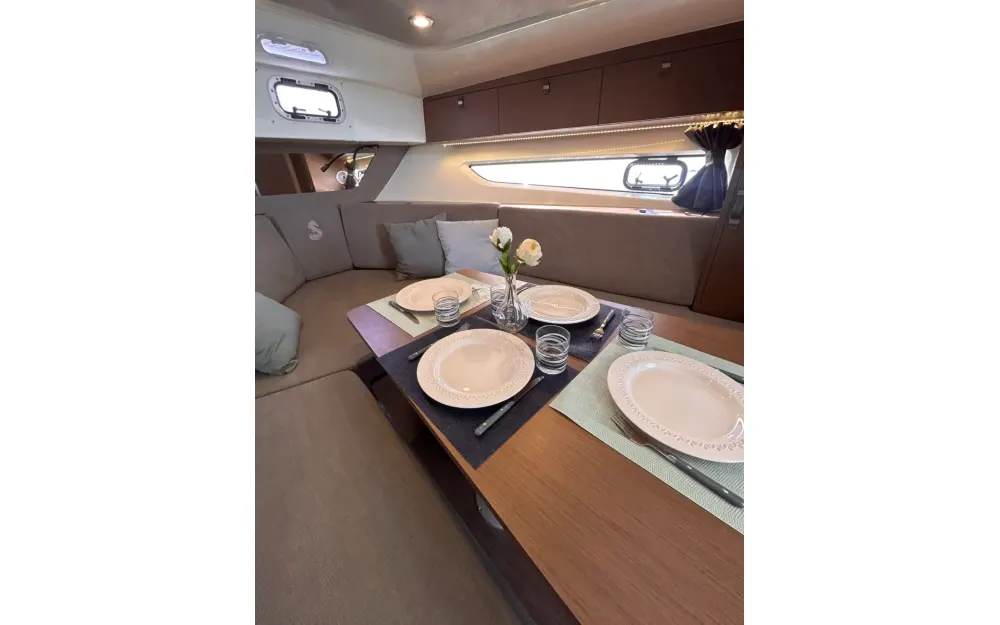 slider 4 Beneteau Flyer 10