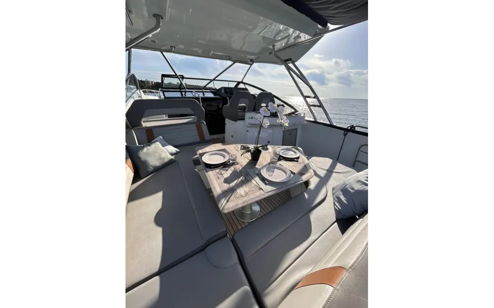 slider 5 Beneteau Flyer 10