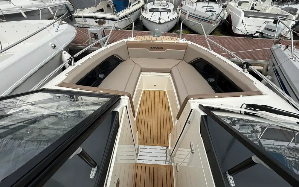 QuicksilverActiv 755 Bowrider