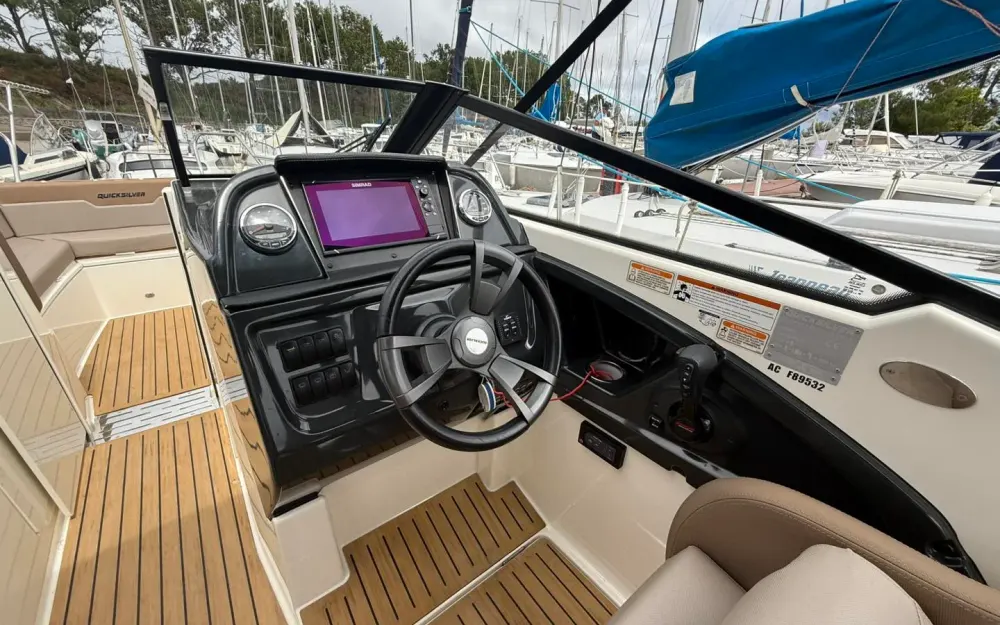 slider 23 Quicksilver Activ 755 Bowrider