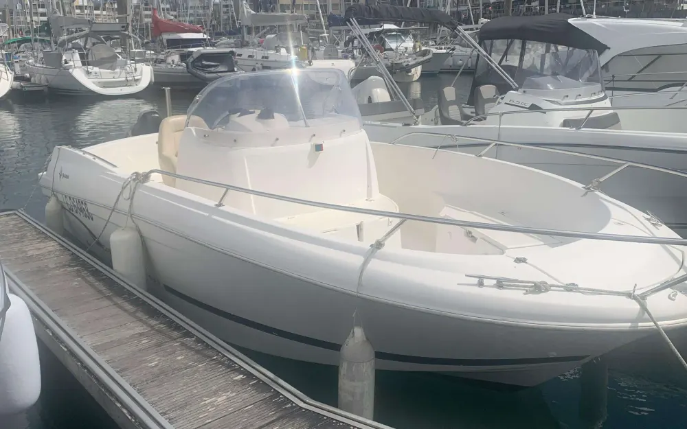 slider 0 Jeanneau Cap Camarat 635 Style