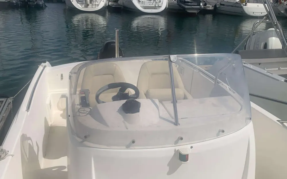 slider 12 Jeanneau Cap Camarat 635 Style