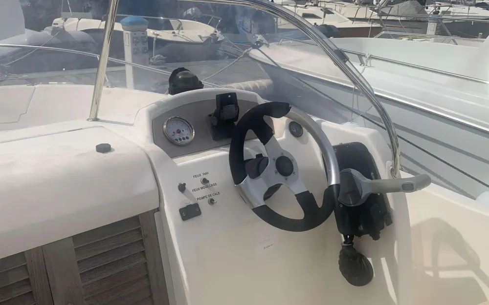 slider 6 Jeanneau Cap Camarat 635 Style