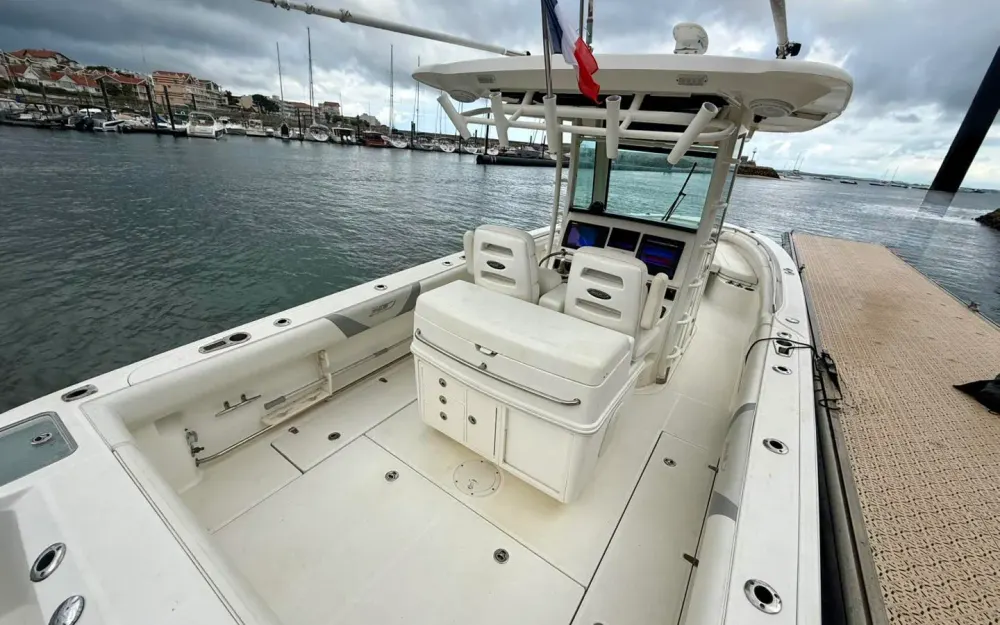 slider 13 Boston Whaler  320 Outrage