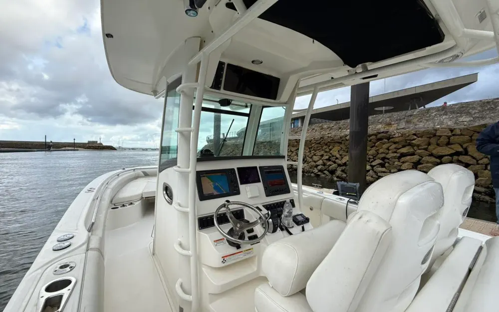 slider 15 Boston Whaler  320 Outrage