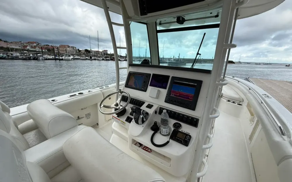slider 17 Boston Whaler  320 Outrage