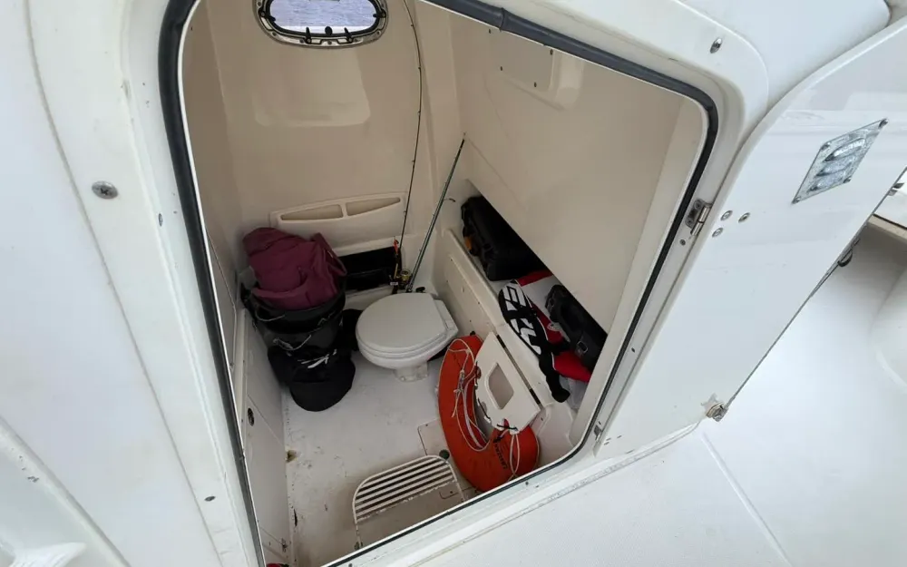 slider 18 Boston Whaler  320 Outrage