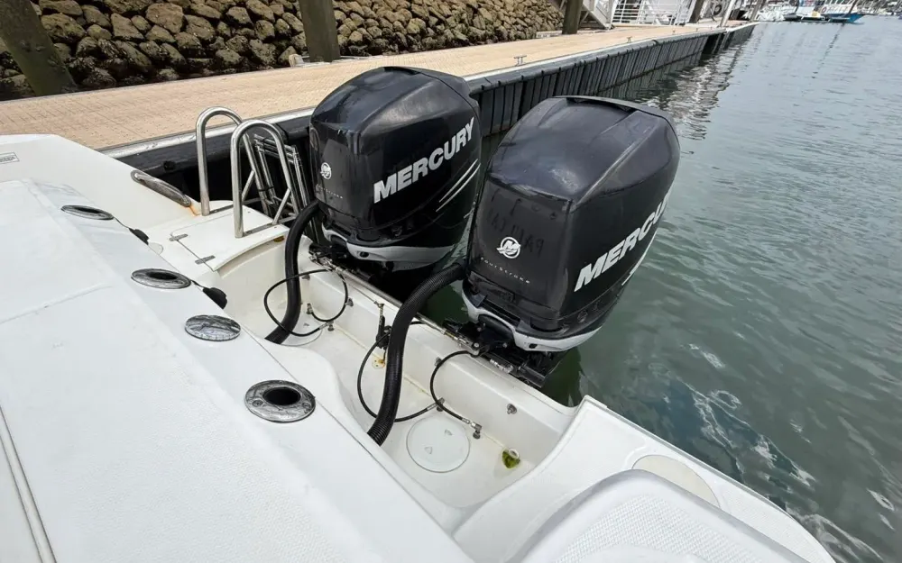 slider 20 Boston Whaler  320 Outrage