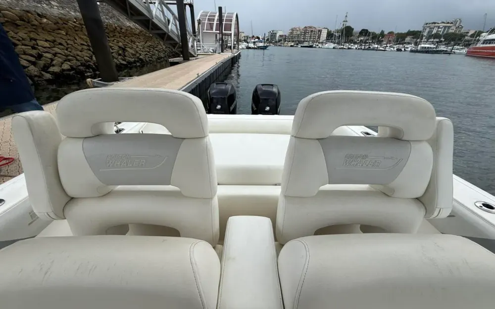 slider 21 Boston Whaler  320 Outrage