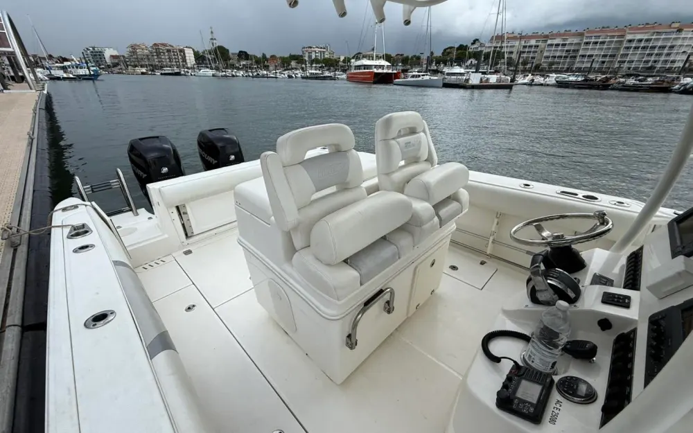 slider 29 Boston Whaler  320 Outrage