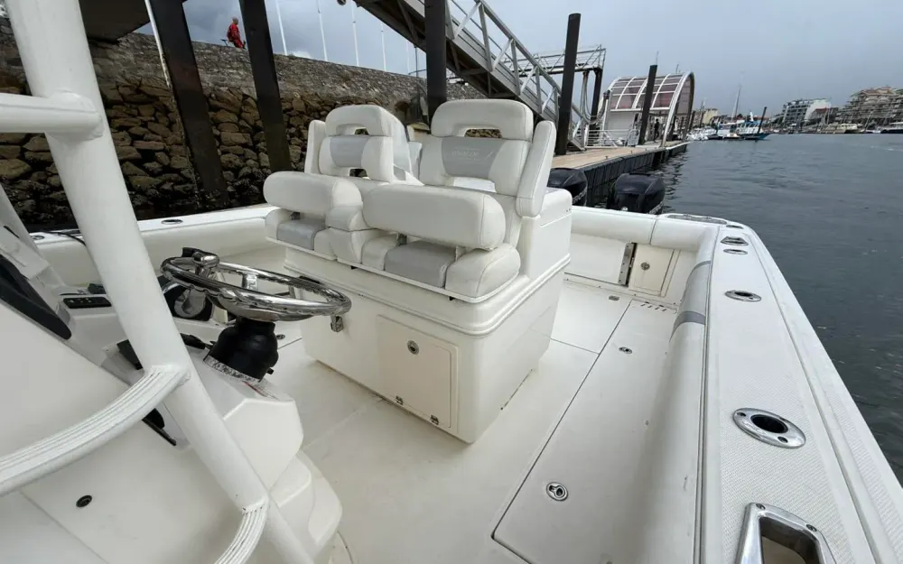 slider 5 Boston Whaler  320 Outrage