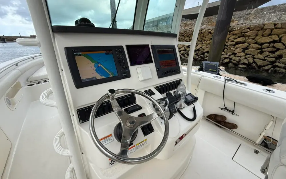 slider 8 Boston Whaler  320 Outrage