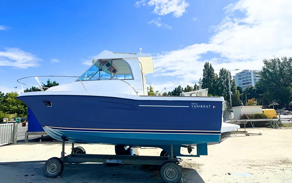 slider 0 Beneteau Antares 7
