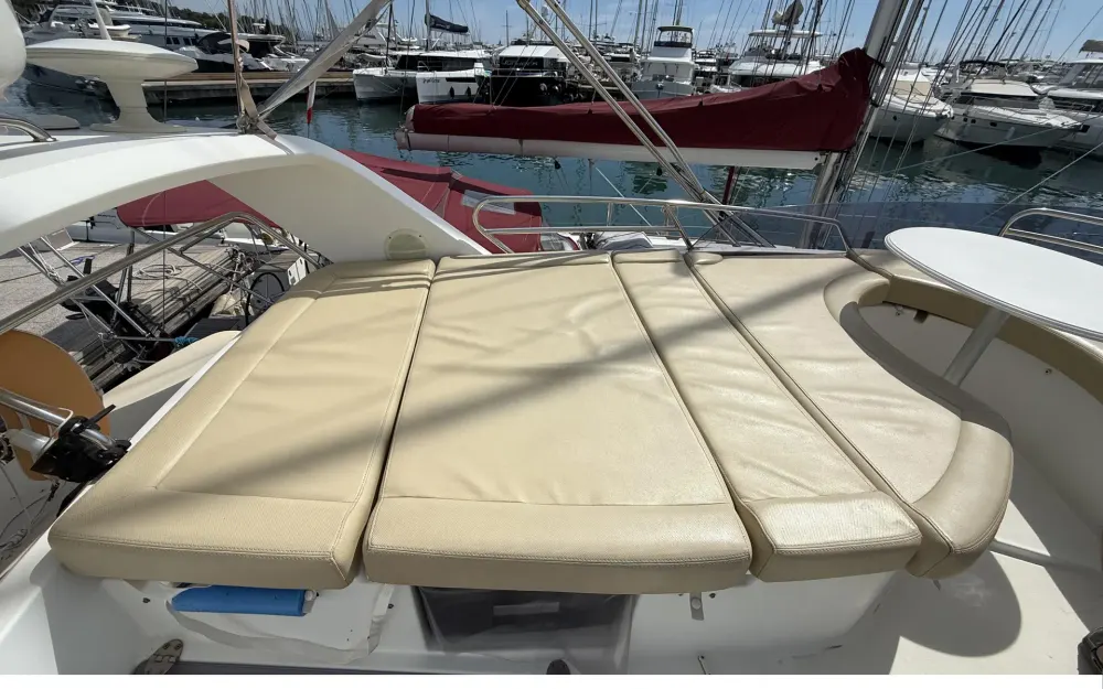 slider 10 Beneteau Antares 36