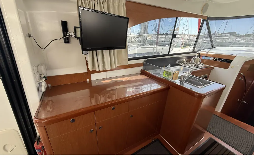 slider 13 Beneteau Antares 36