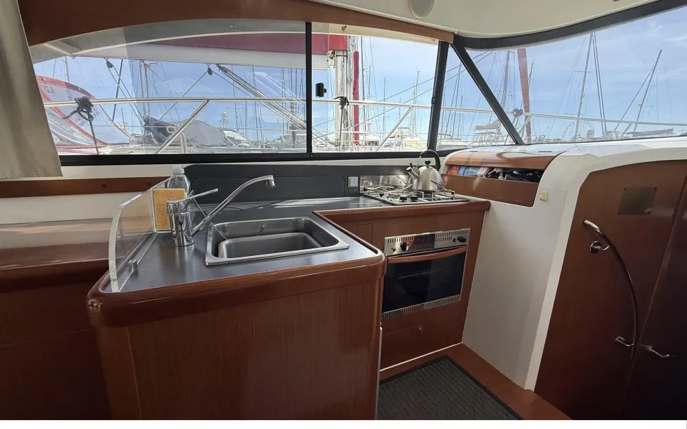 slider 15 Beneteau Antares 36