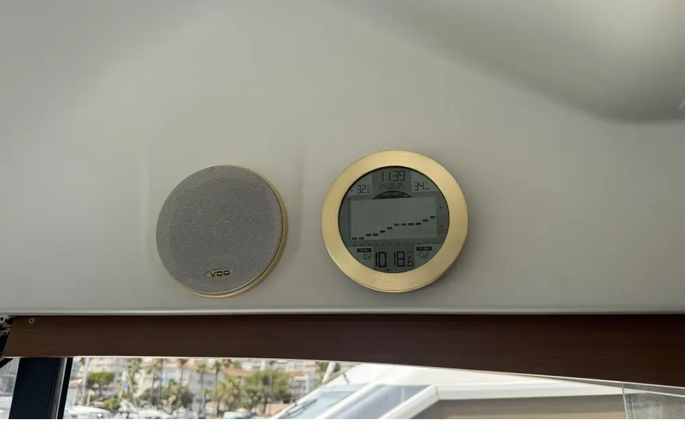 slider 19 Beneteau Antares 36