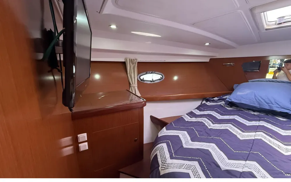 slider 22 Beneteau Antares 36