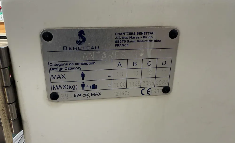 slider 39 Beneteau Antares 36